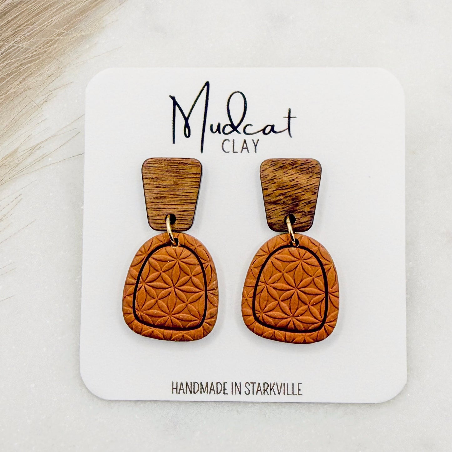 Dome on Trapezoid Wood Posts | Leather Brown