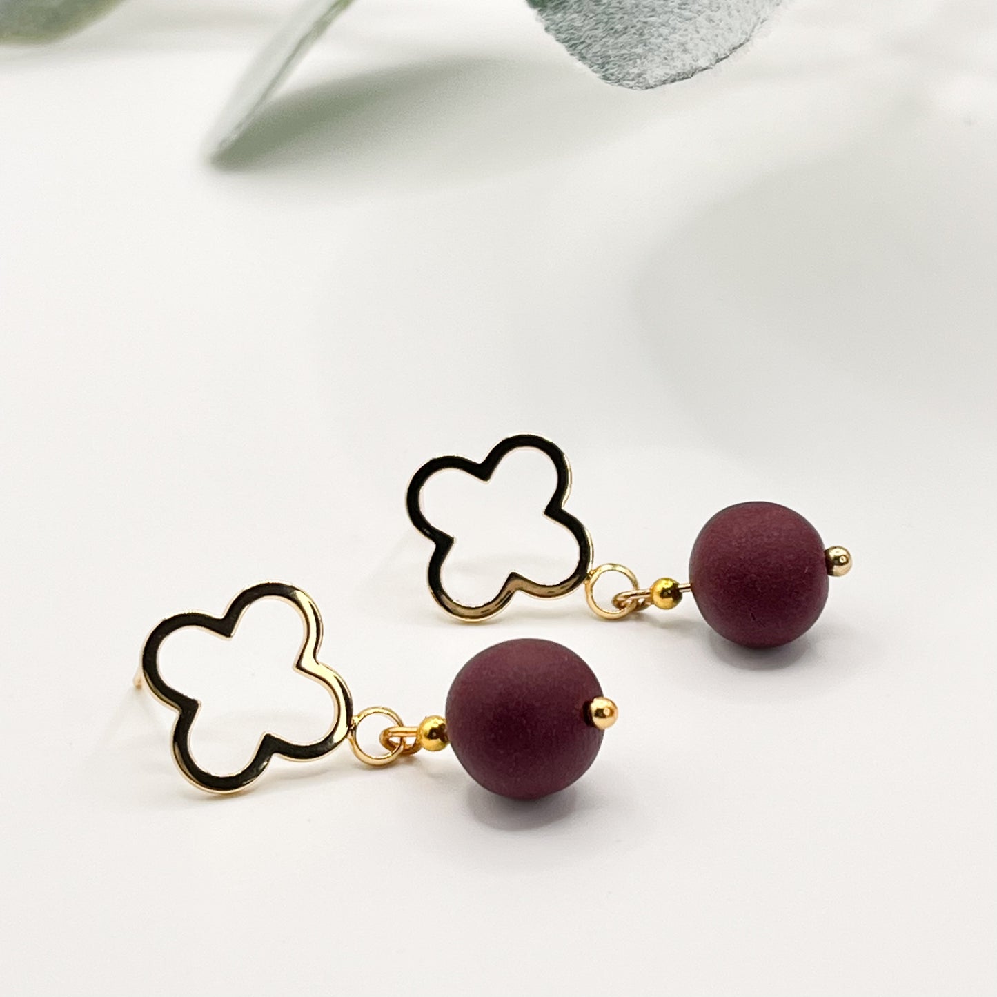 Rounded Bead w/ Clover Stud | Maroon