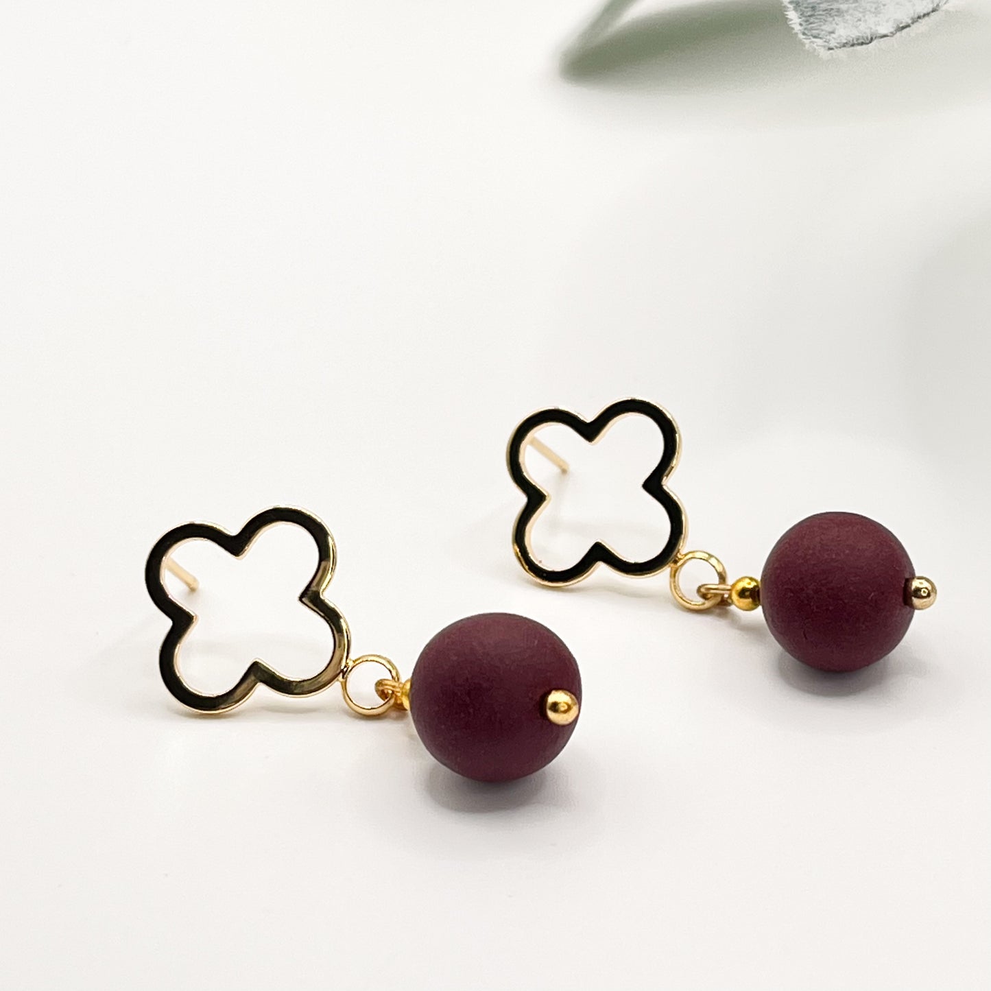 Rounded Bead w/ Clover Stud | Maroon
