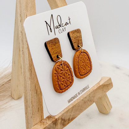 Dome on Trapezoid Wood Posts | Leather Brown
