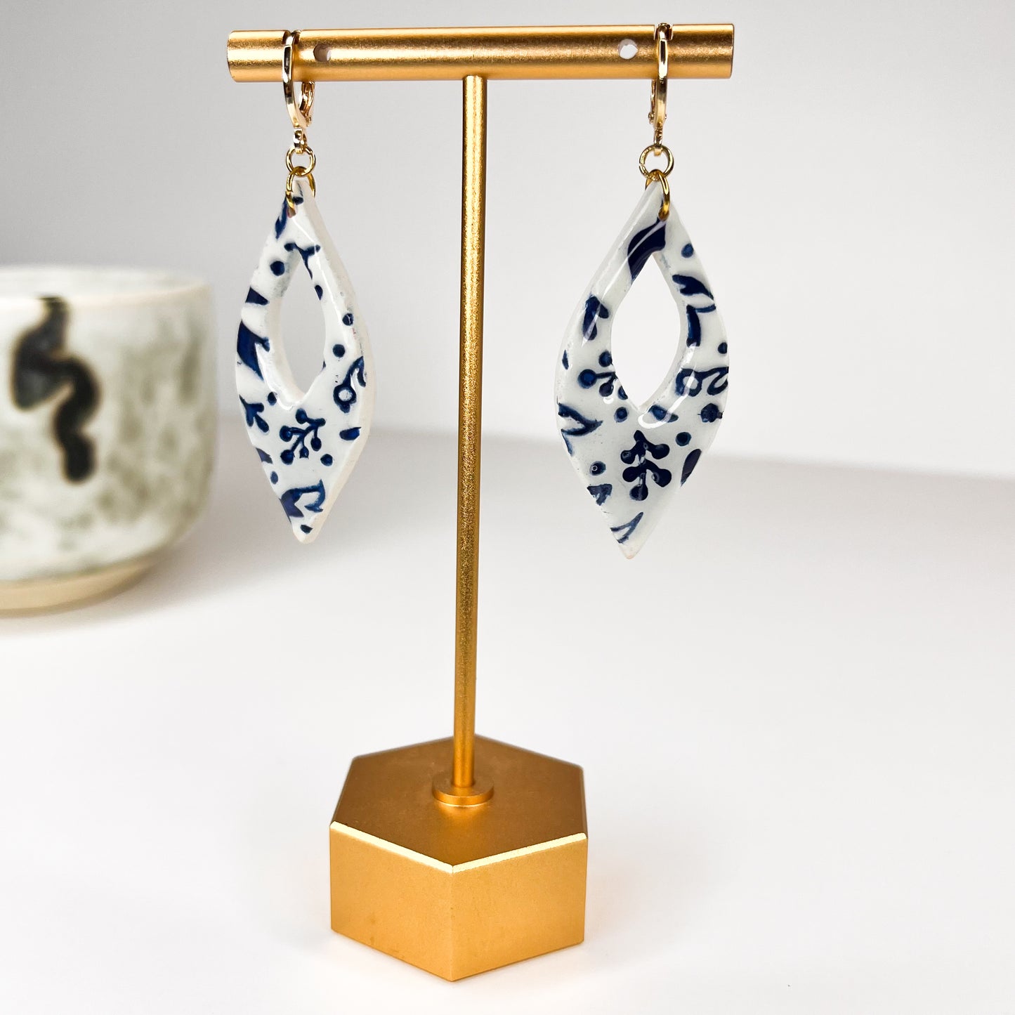 Classic Chinoiserie Teardrop - Blue and White