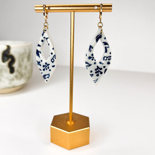 Classic Chinoiserie Teardrop - Blue and White