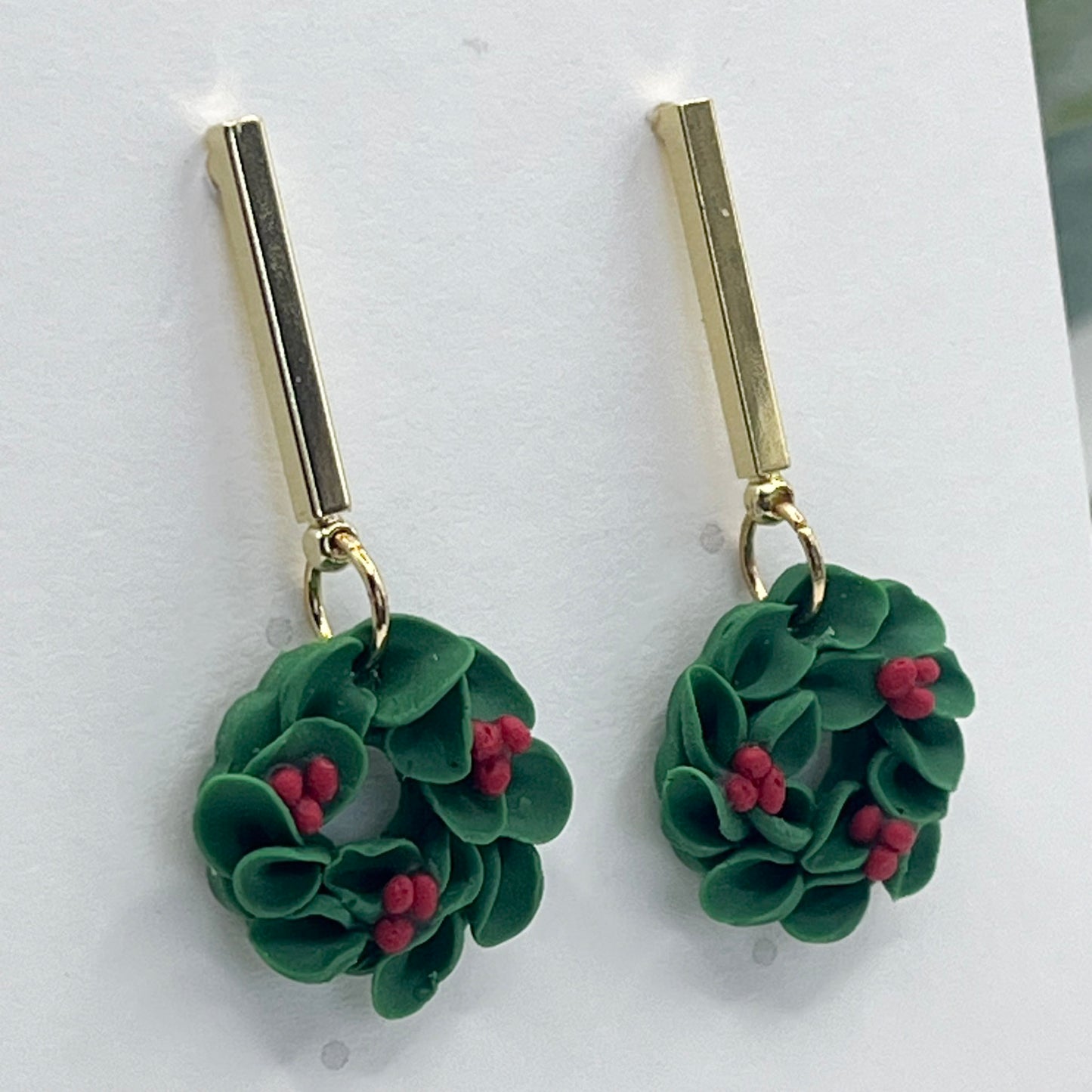 Wreath with Berries on Gold Bar