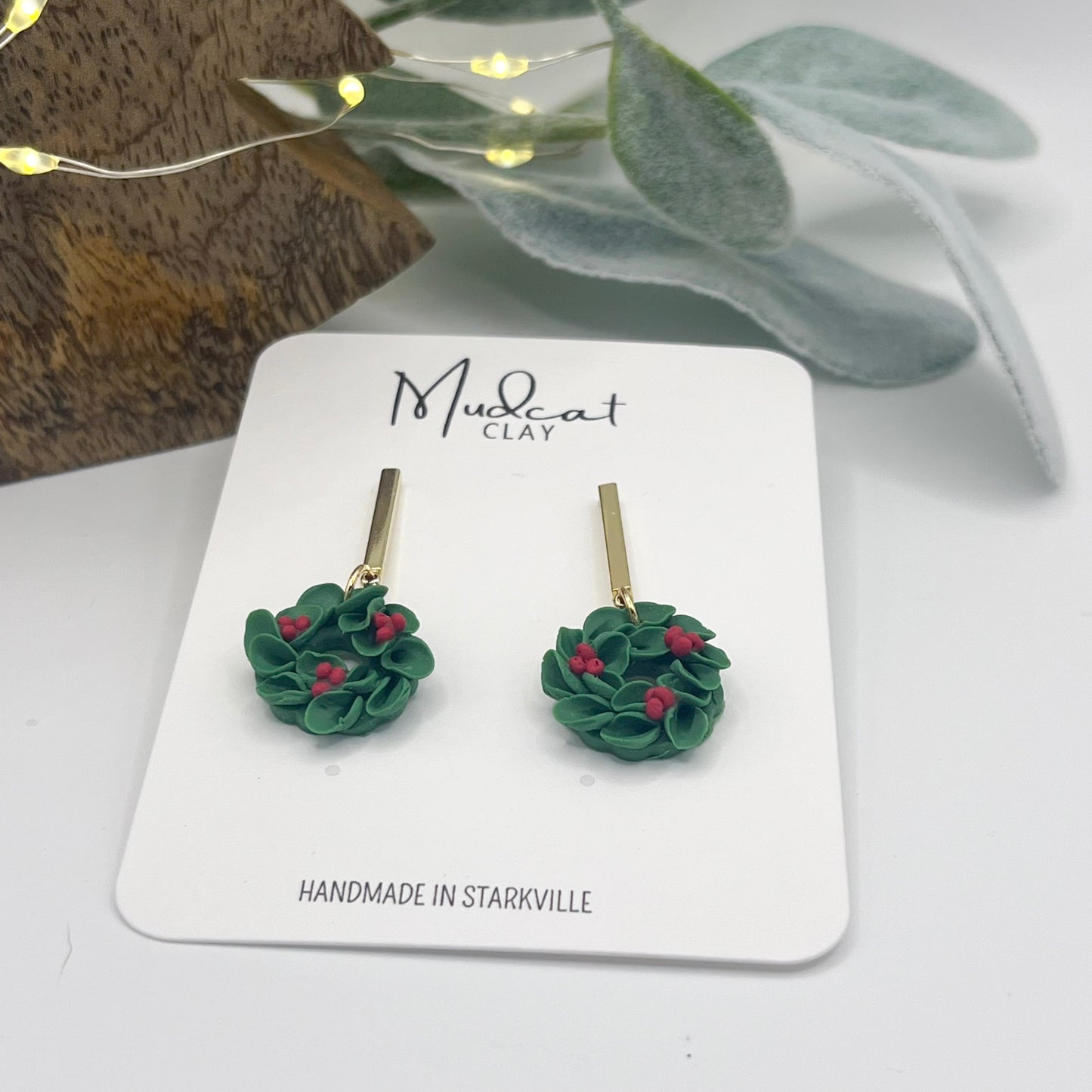 Wreath with Berries on Gold Bar