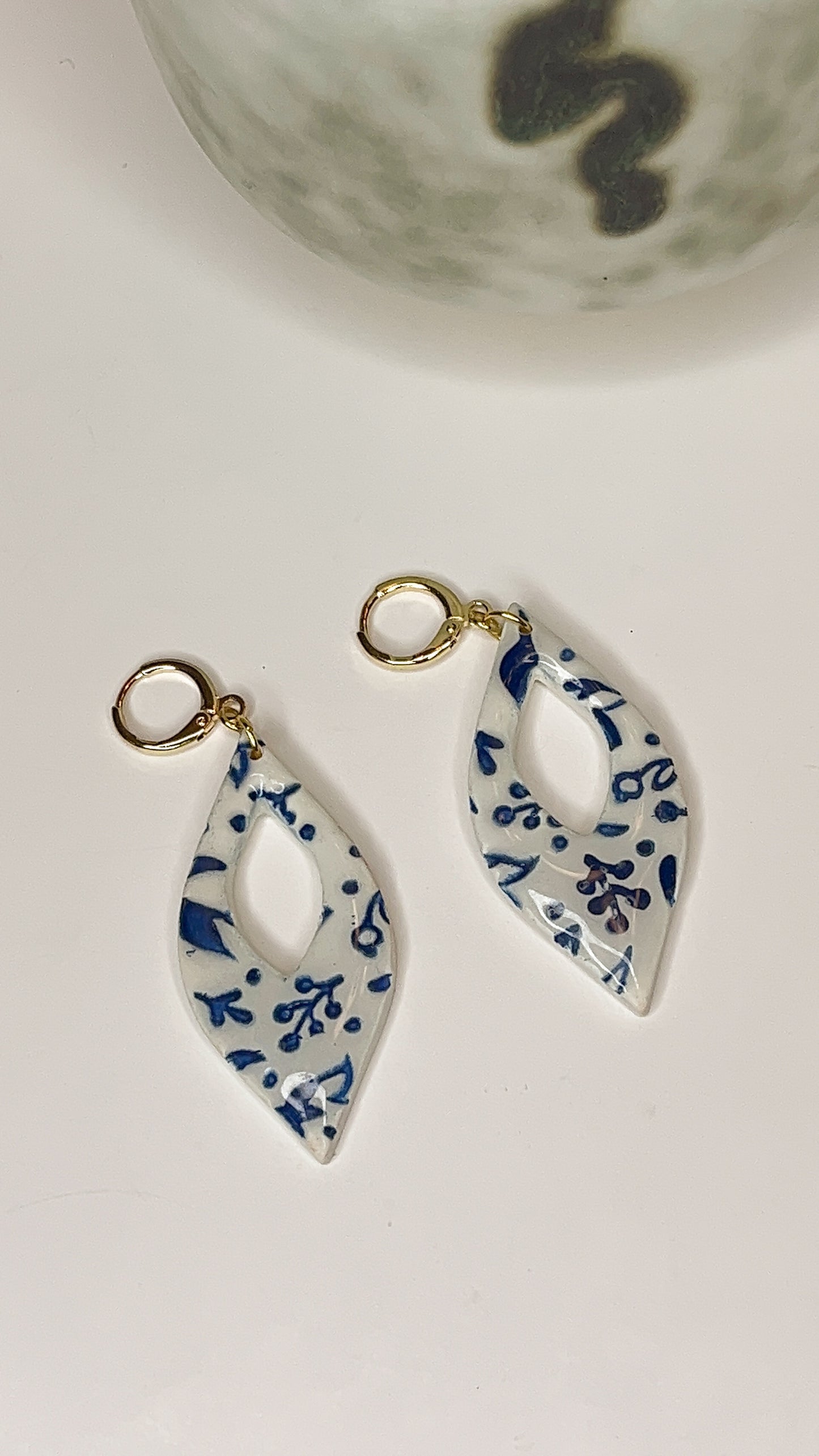 Classic Chinoiserie Teardrop - Blue and White