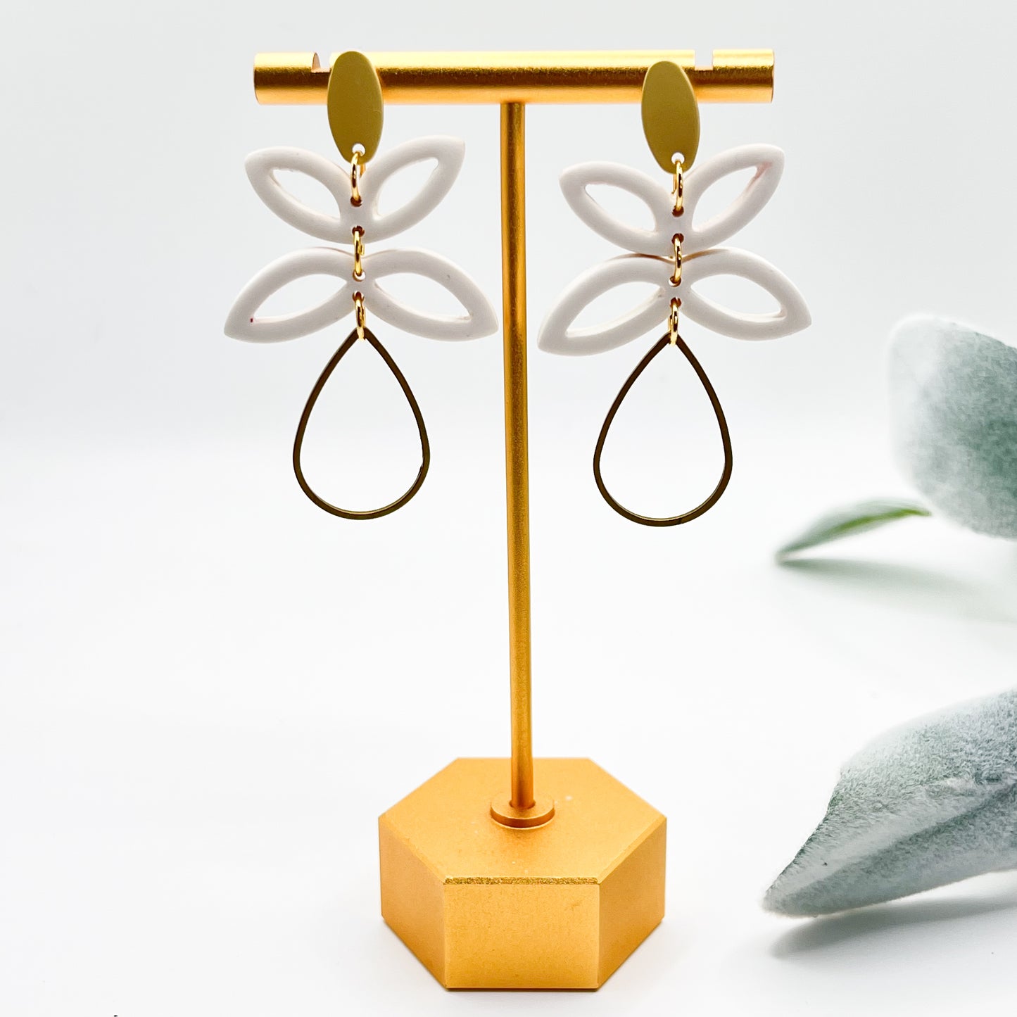 Mere | White & Gold