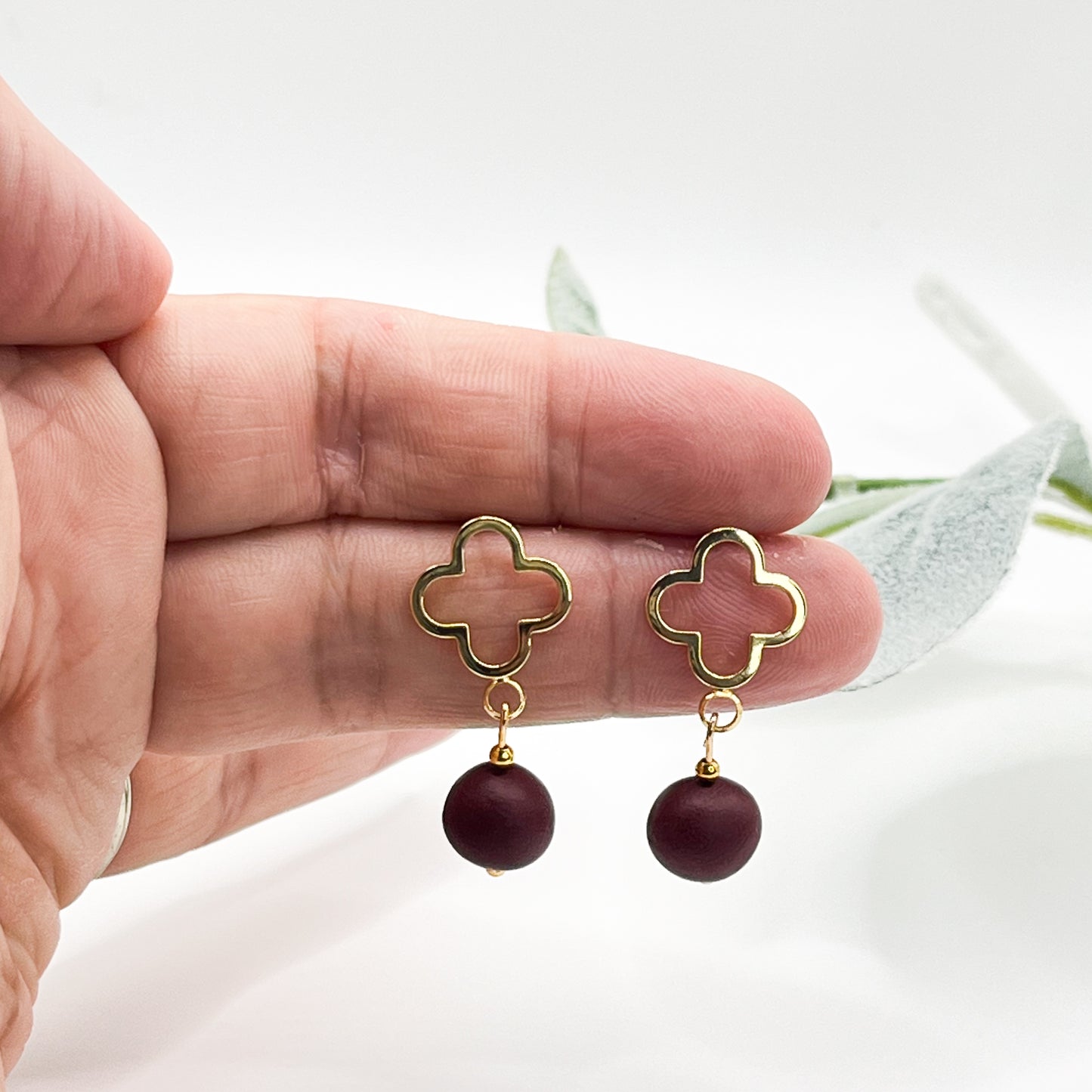 Rounded Bead w/ Clover Stud | Maroon